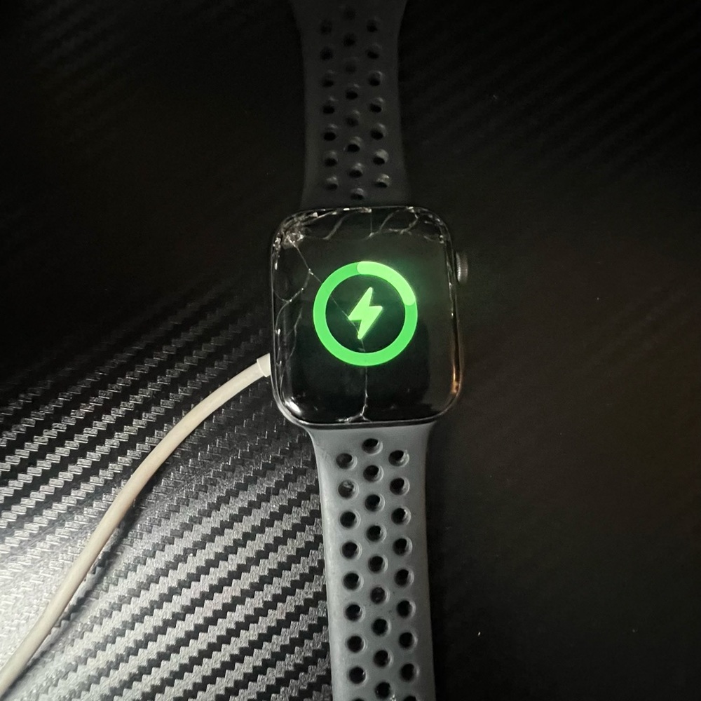 Apple Watch Series 4, 44mm Nike edition